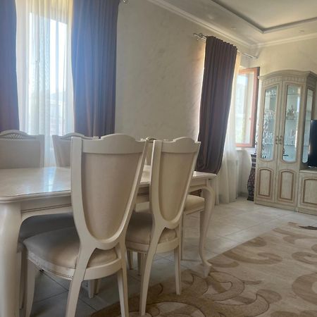 Hotel Costa Yerevan Bagian luar foto