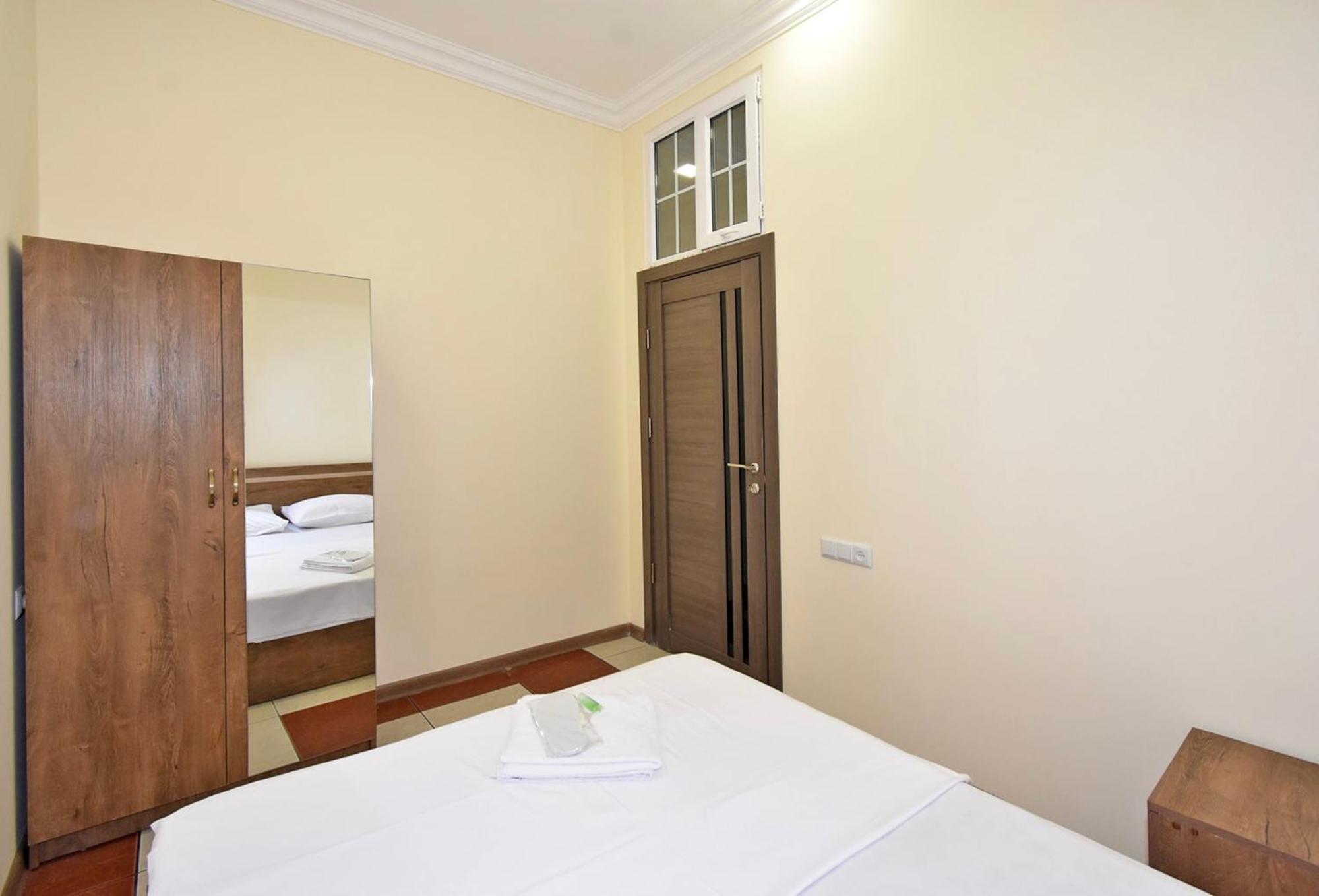 Hotel Costa Yerevan Bagian luar foto
