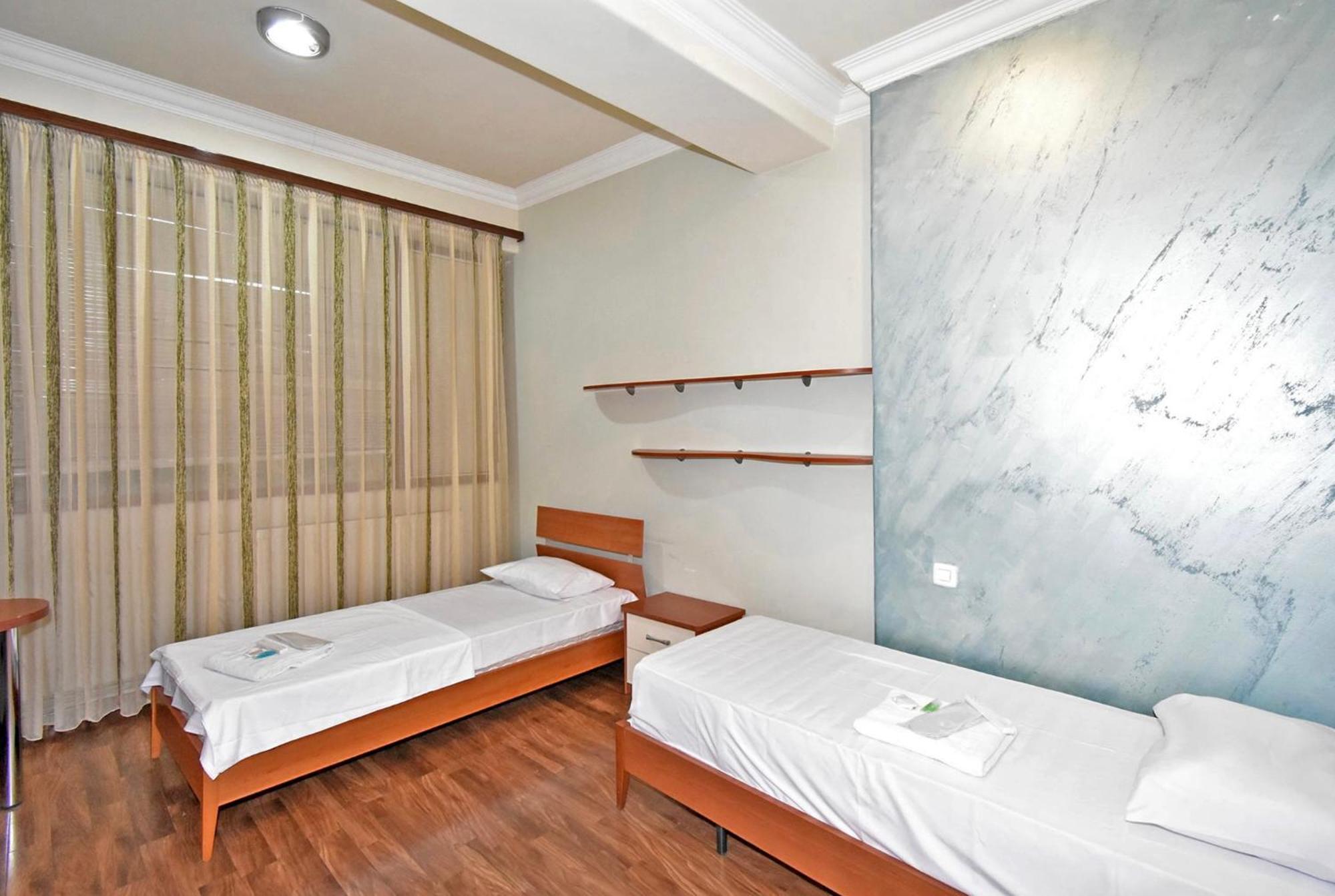 Hotel Costa Yerevan Bagian luar foto