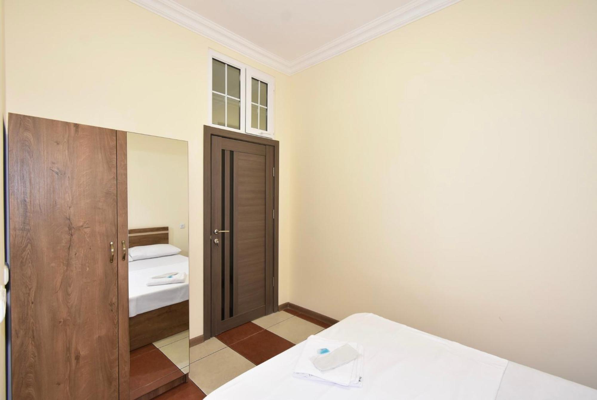 Hotel Costa Yerevan Bagian luar foto