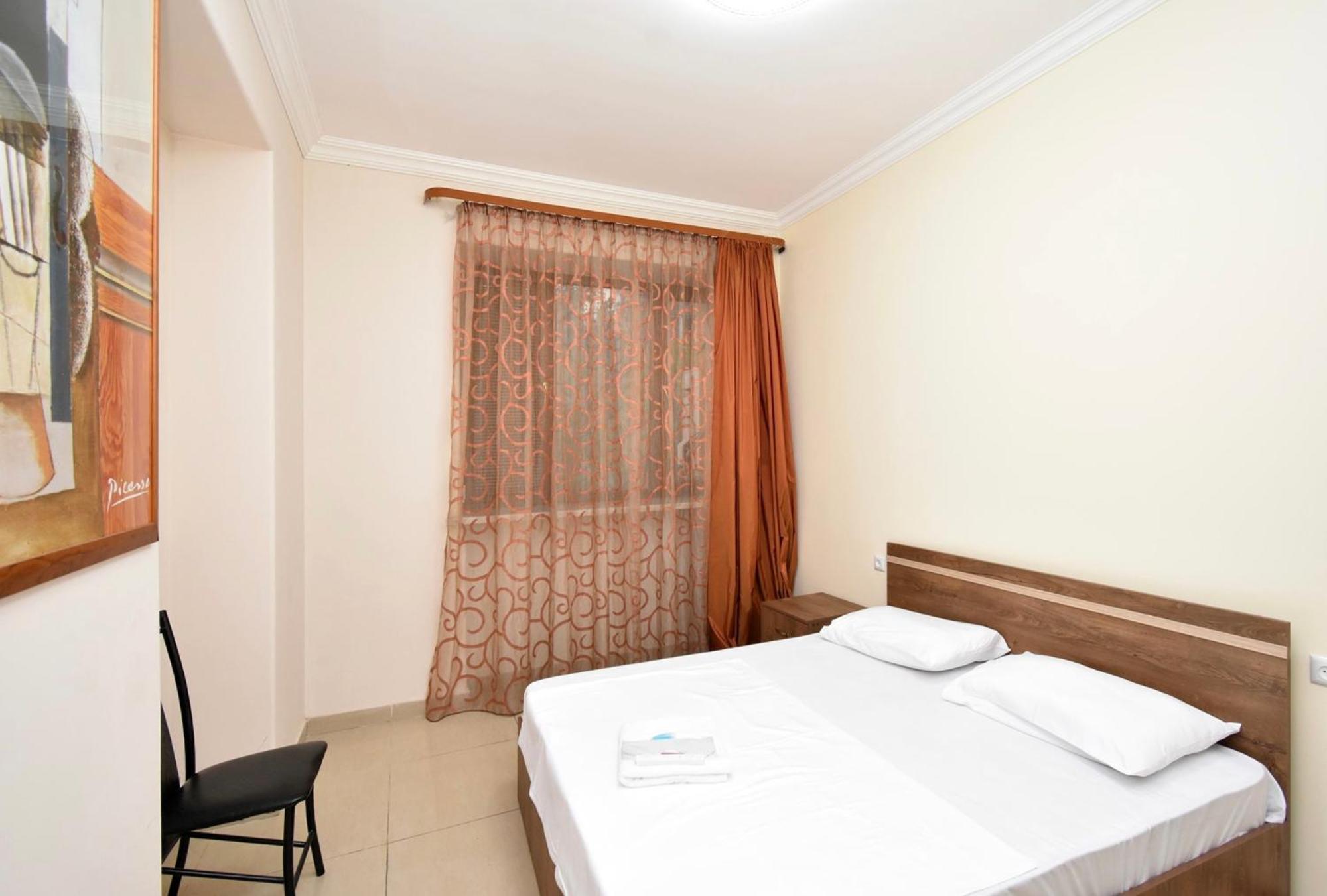 Hotel Costa Yerevan Bagian luar foto