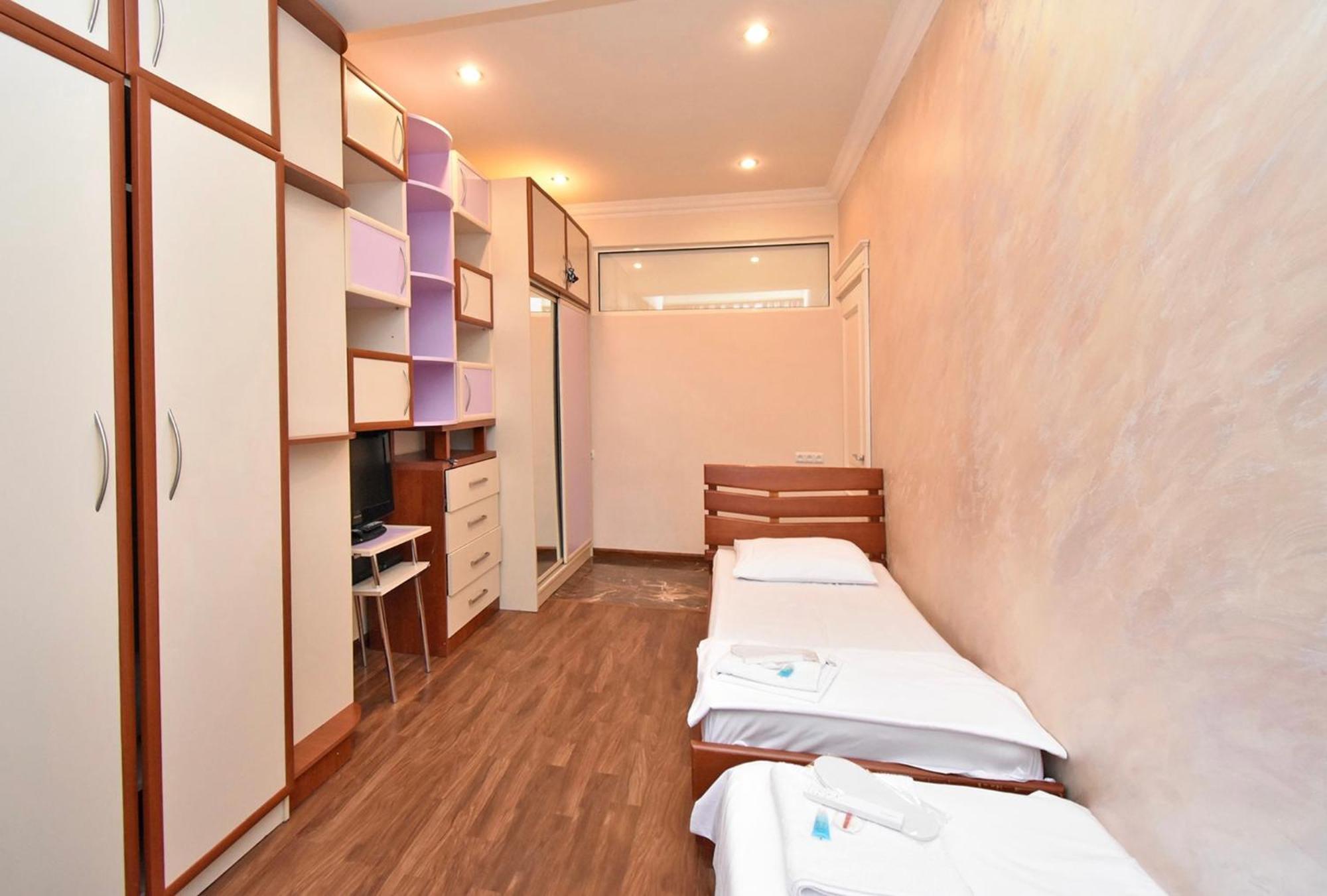 Hotel Costa Yerevan Bagian luar foto