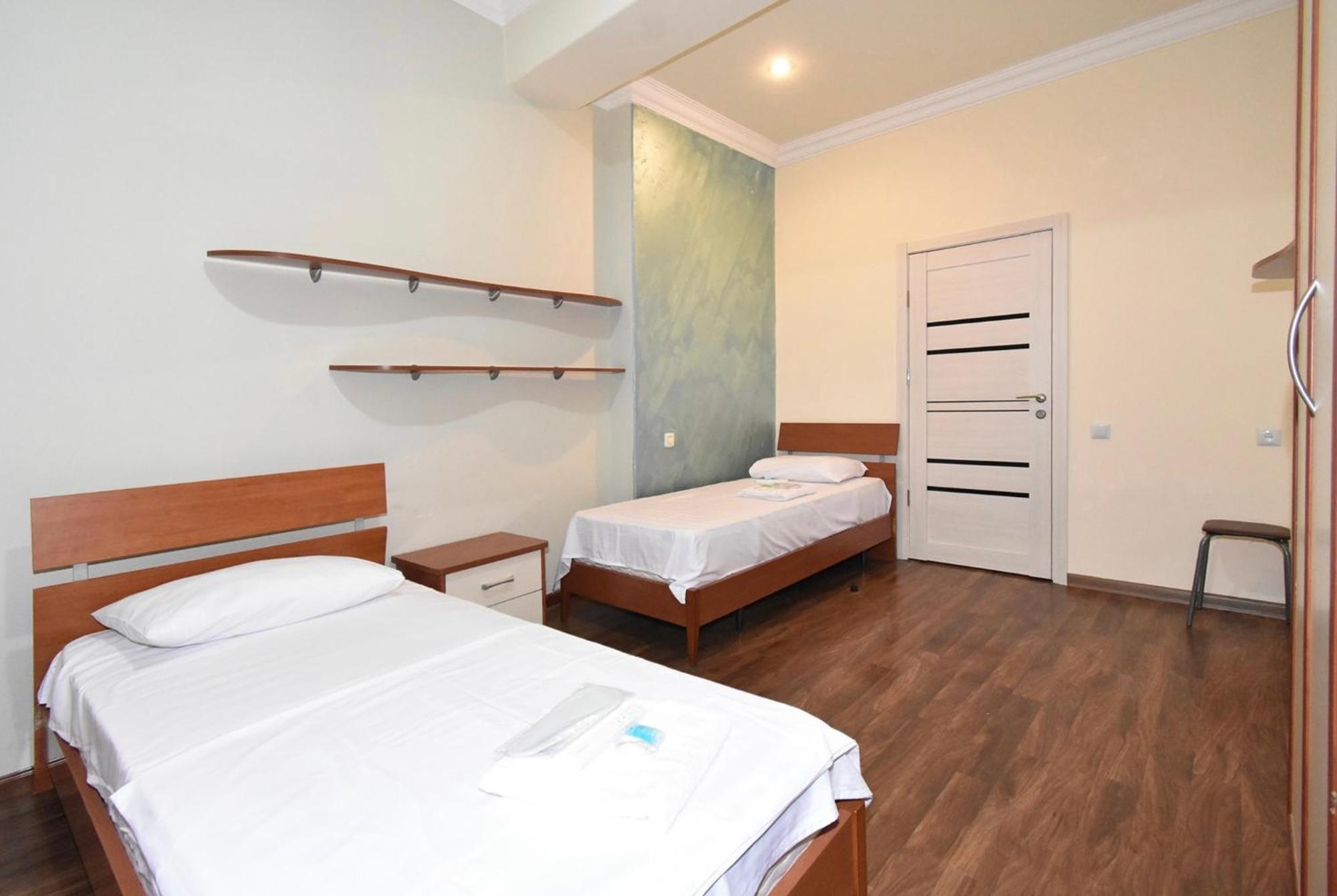 Hotel Costa Yerevan Bagian luar foto