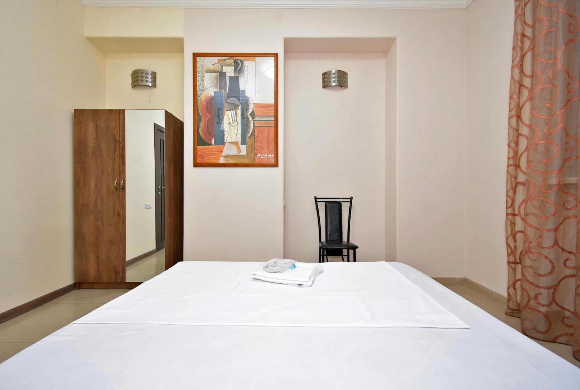 Hotel Costa Yerevan Bagian luar foto