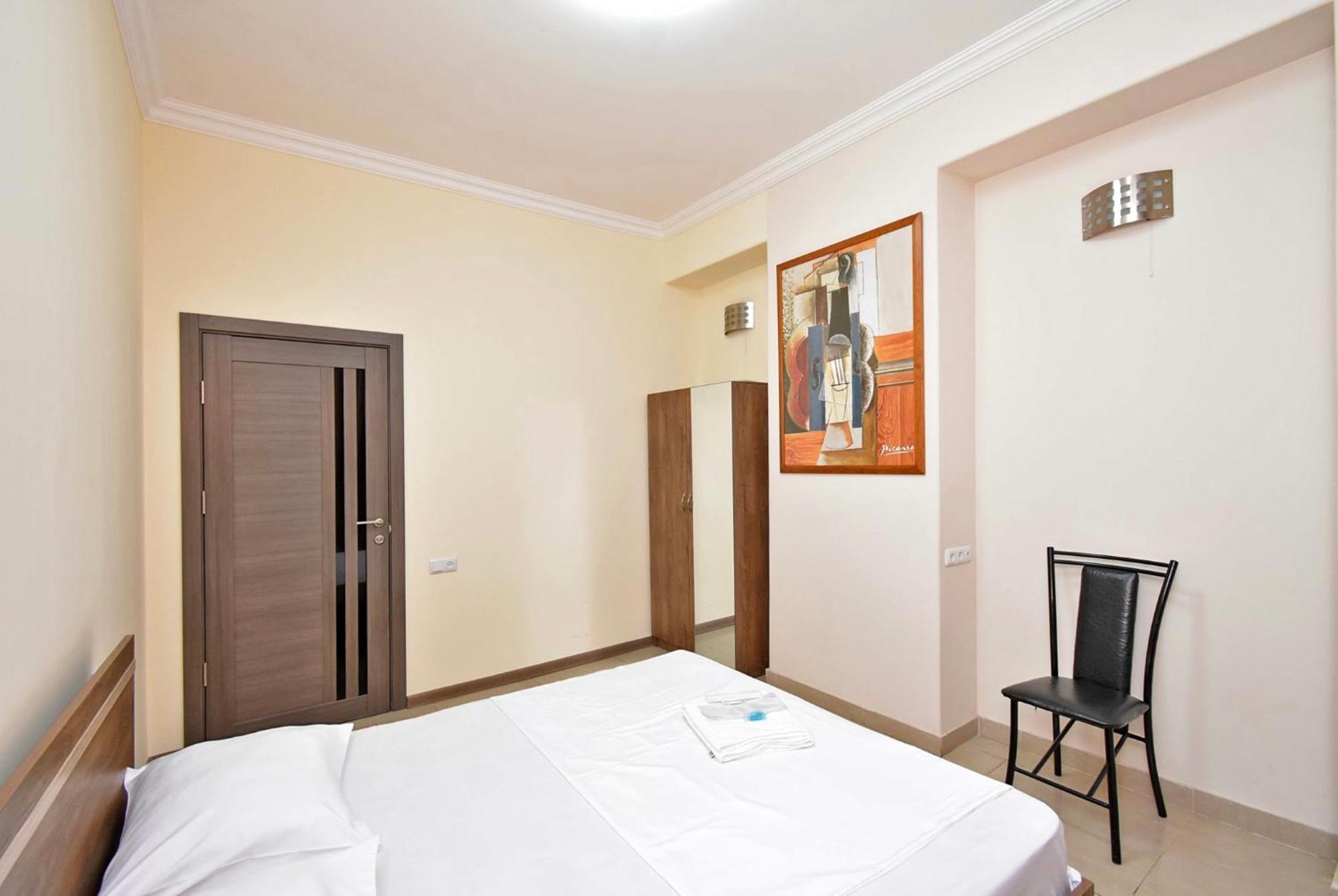 Hotel Costa Yerevan Bagian luar foto