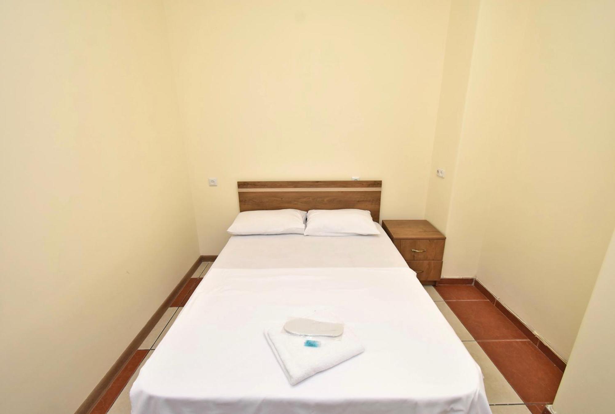 Hotel Costa Yerevan Bagian luar foto