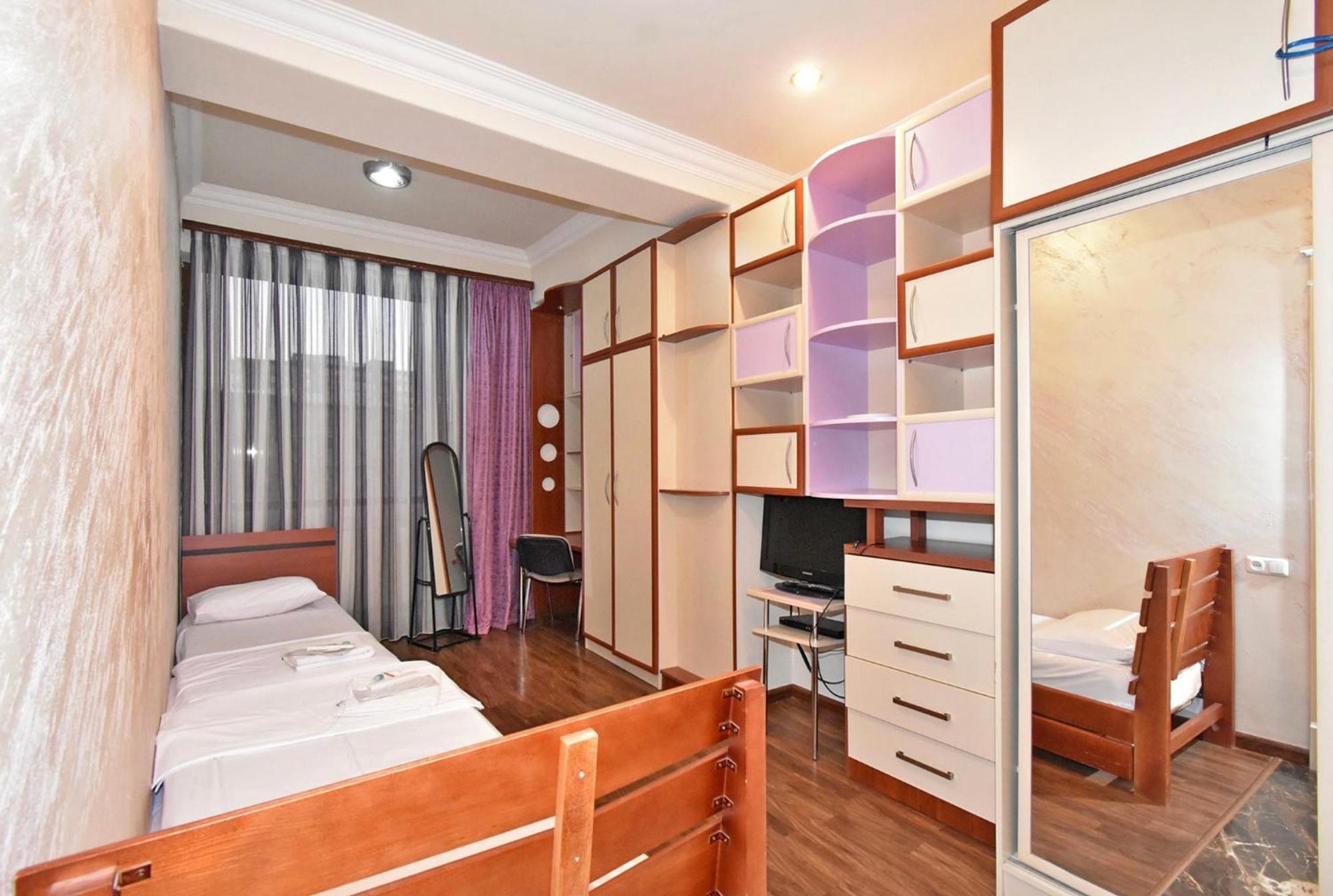 Hotel Costa Yerevan Bagian luar foto