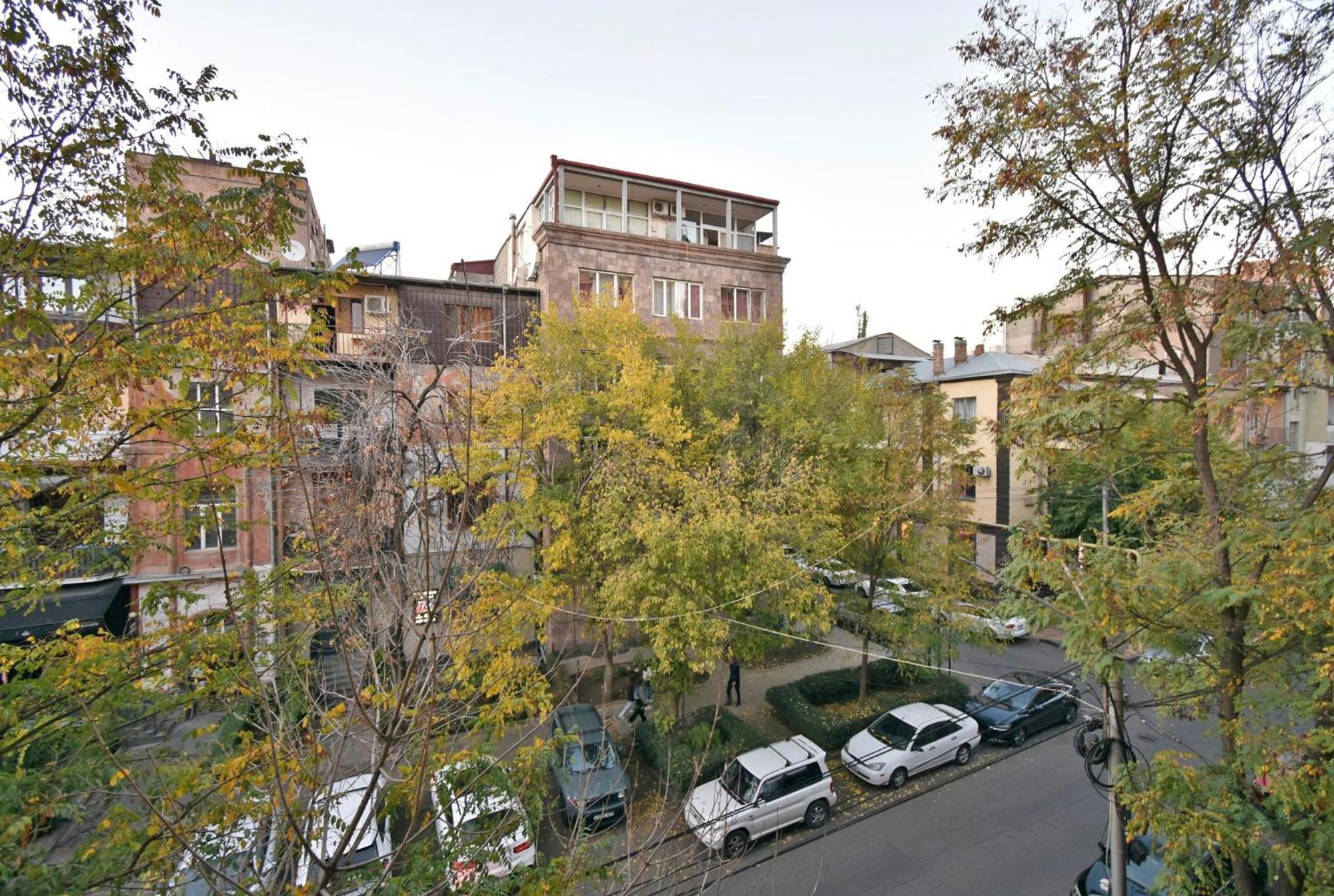 Hotel Costa Yerevan Bagian luar foto
