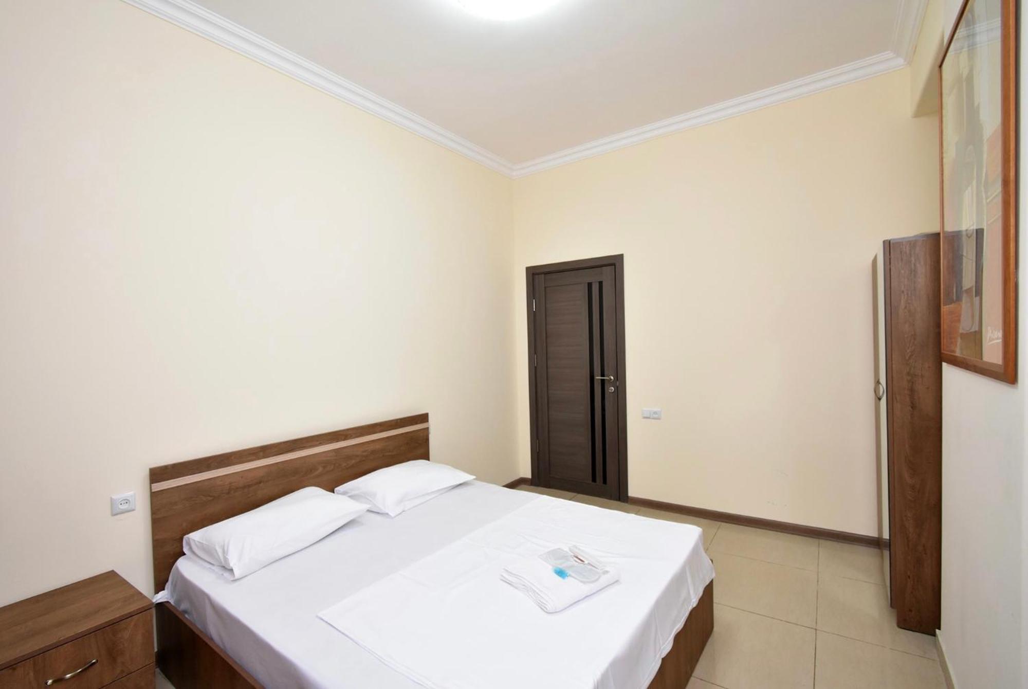 Hotel Costa Yerevan Bagian luar foto