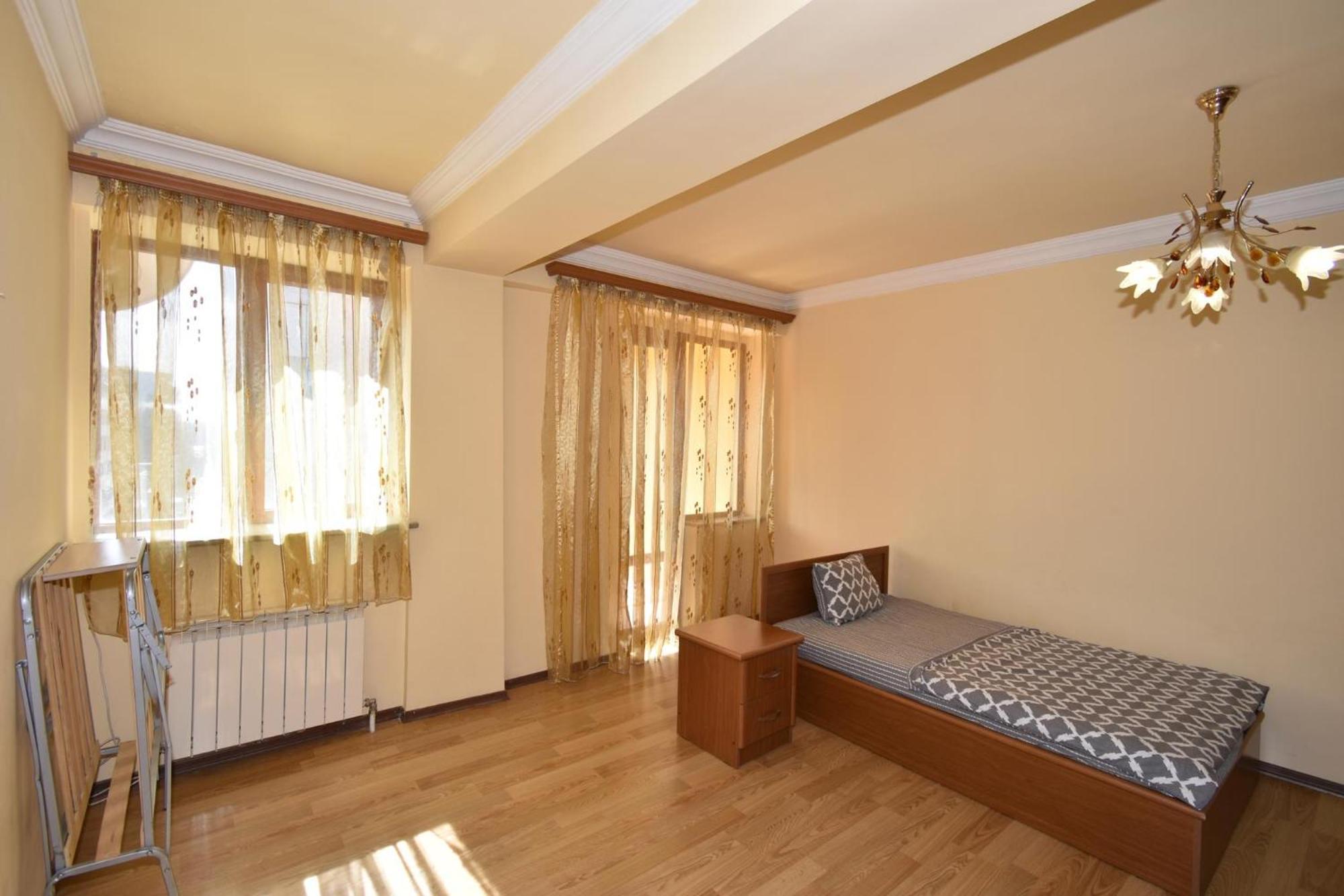 Hotel Costa Yerevan Bagian luar foto